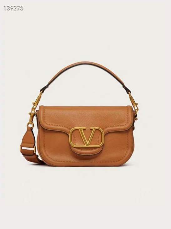 Picture of Valentino Handbags _SKUfw153978313fw
